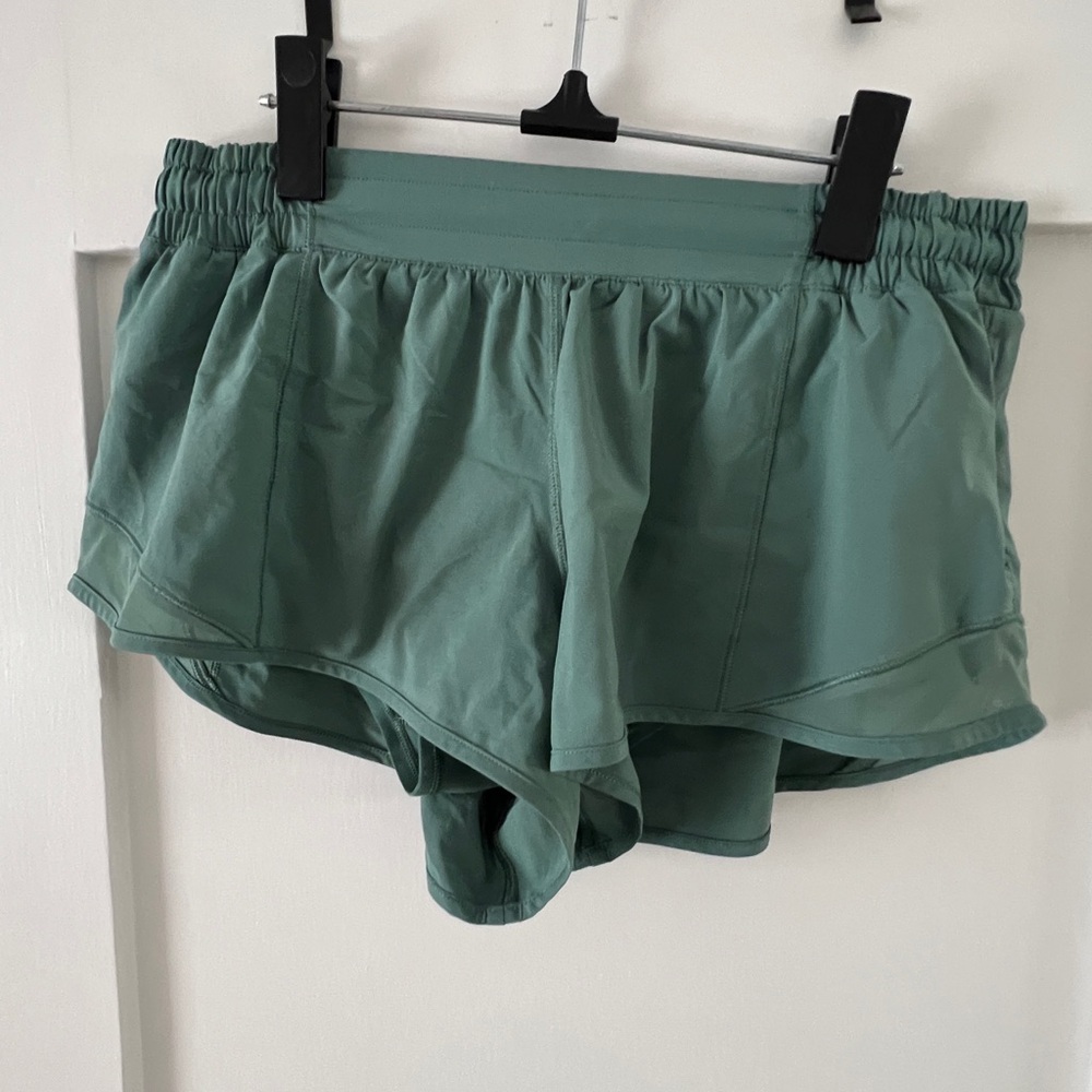 lululemon Hotty Hot 2.5 inseam Green Women's Shorts